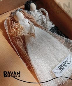 گیفت سفارشی عروس و داماد همراه جعبه از نمای نزدیک